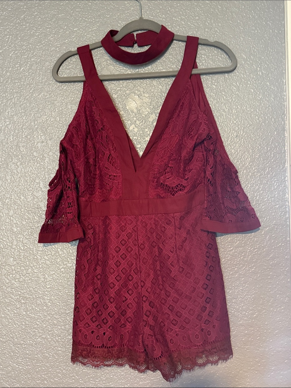 Women’s Lace Cold-Shoulder Romper in Deep Wine Size Large